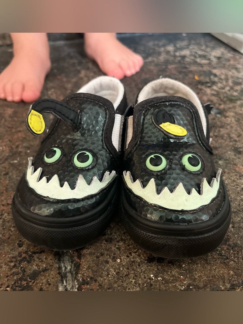 Vans Toddler 4.5 anglerfish slip ons